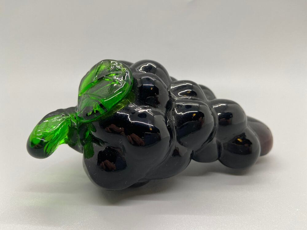 Vintage Art Glass Purple Grapes Green Leaves Glass Fruit